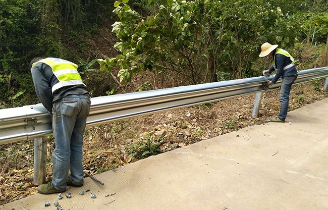焦作高速公路护栏的定期维护与保养